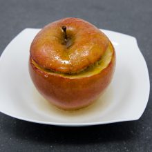 Bratapfel mit Granola-Fülle