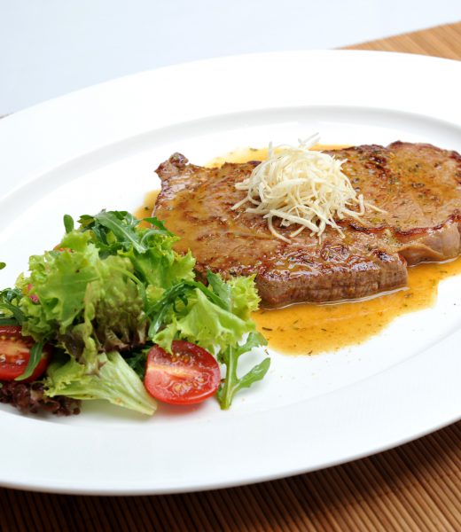 Ribeye Steak mit mariniertem Blattsalat